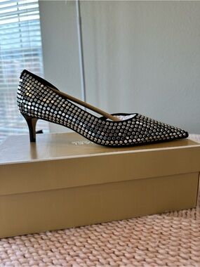 MICHAEL Michael Kors black Elyse nailhead studded kitten heel pump size 7 NIB